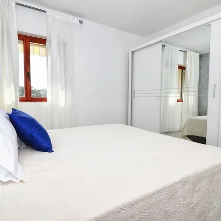 Apartment Carmen *