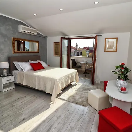 Carmen Apartment *